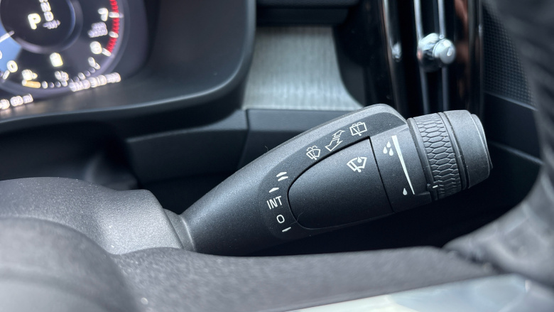 Volvo Xc40 2.0 B4P Inscription Pro 5dr Auto Petrol Estate